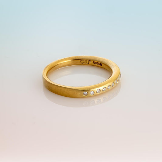 side view of 18ct yellow gold eternity Ring with 11 Diamonds