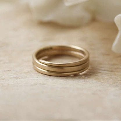 Ribbon Ring in 18ct Fairtrade Gold image 1