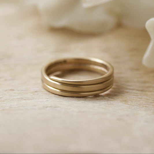 Ribbon Ring in 18ct Fairtrade Gold image 1