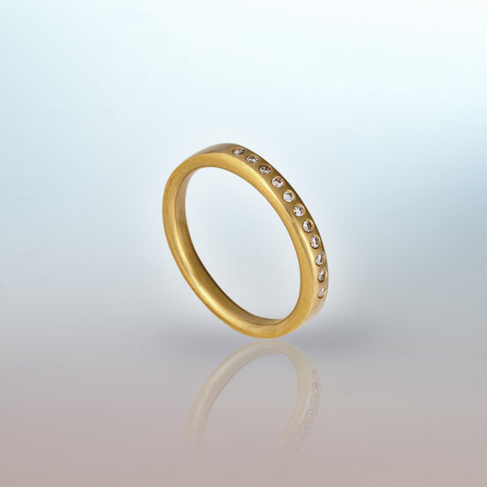 18ct yellow gold Ring with 11 diamonds standing